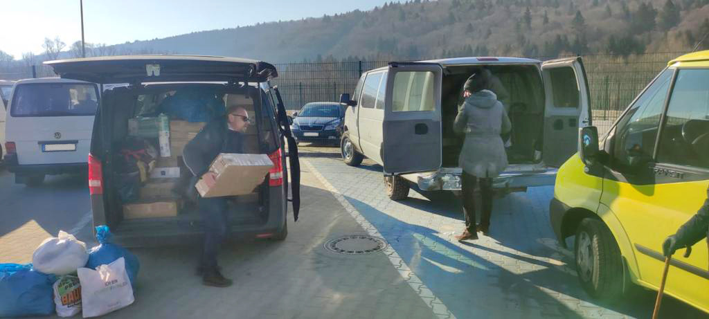 2022-03-Schoene-Leipzig-Spendenaktion-2-Krankenwagen-Ukraine-Grenze-2.jpg