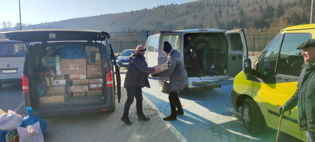 2022-03-Schoene-Leipzig-Spendenaktion-2-Krankenwagen-Ukraine-Grenze-3.jpg