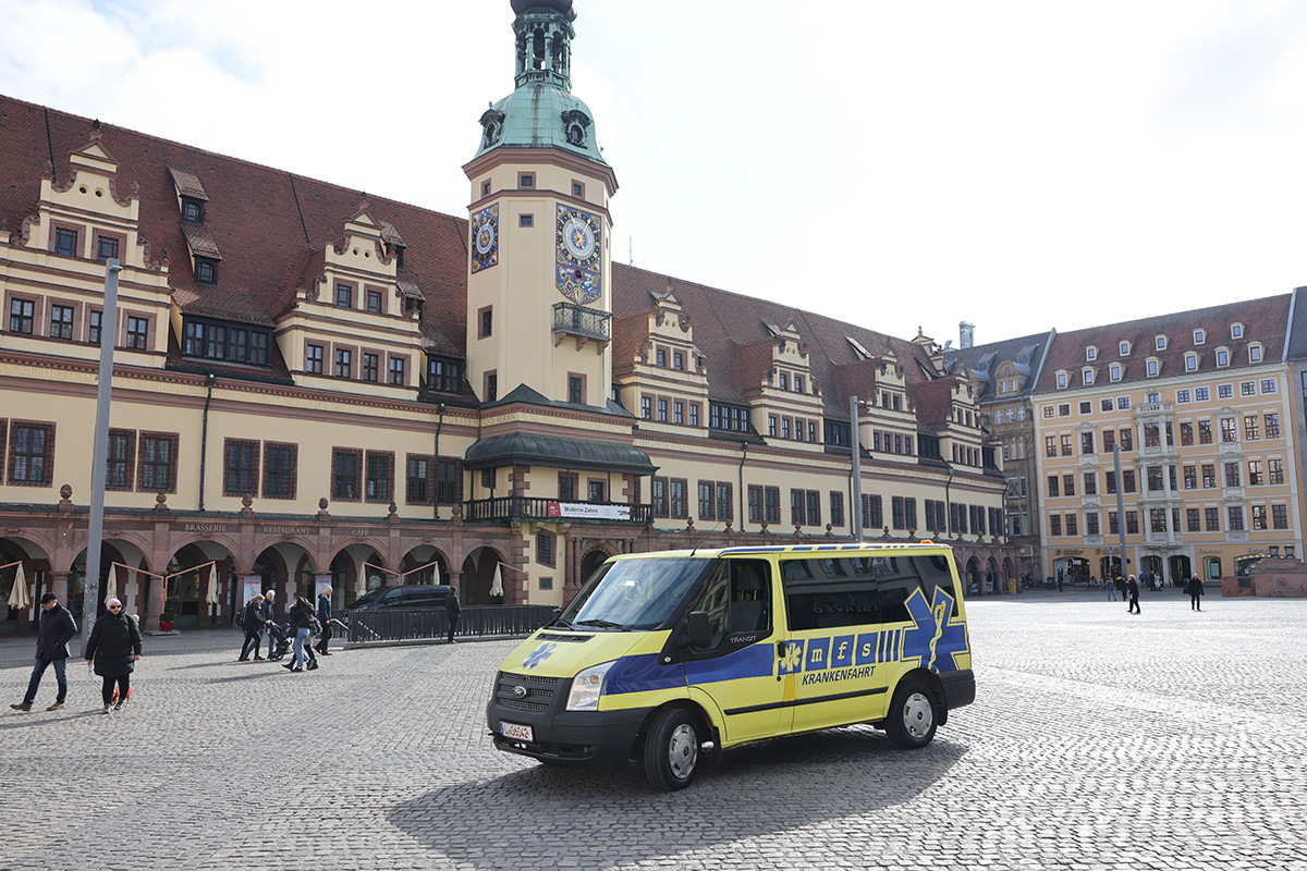 2022-03-Schoene-Leipzig-Spendenaktion-Krankenwagen-Ukraine-Abfahrt-01.jpg