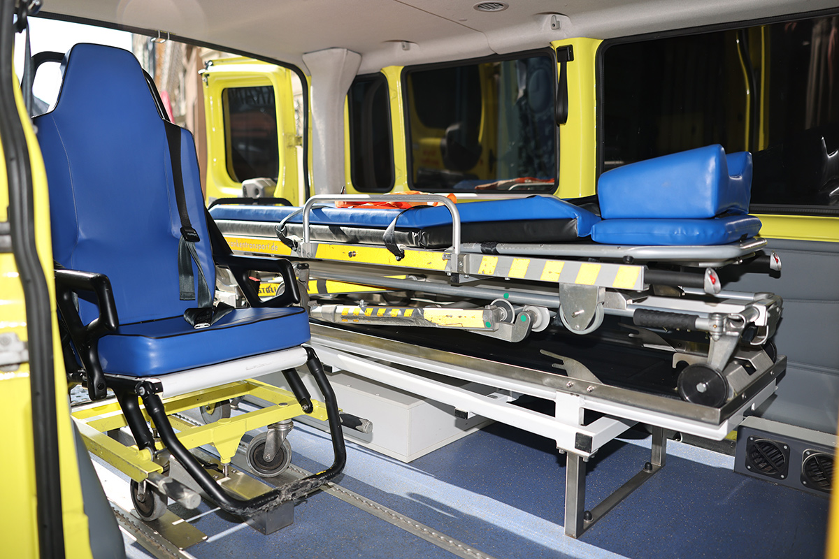 2022-03-Schoene-Leipzig-Spendenaktion-Krankenwagen-Ukraine-Abfahrt-05.jpg