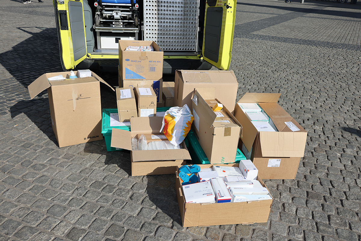 2022-03-Schoene-Leipzig-Spendenaktion-Krankenwagen-Ukraine-Abfahrt-08.jpg