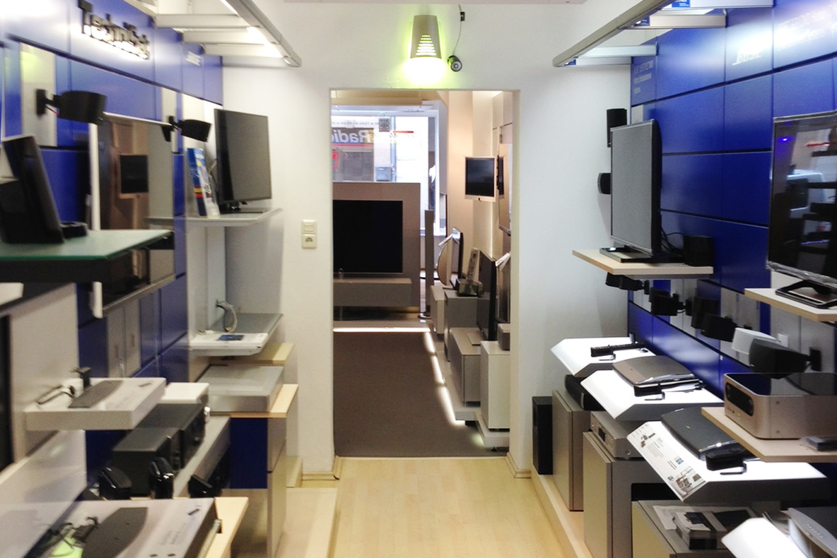 2015-11-19_Adloff_B_POS_TechniSat_Bose_1.jpg