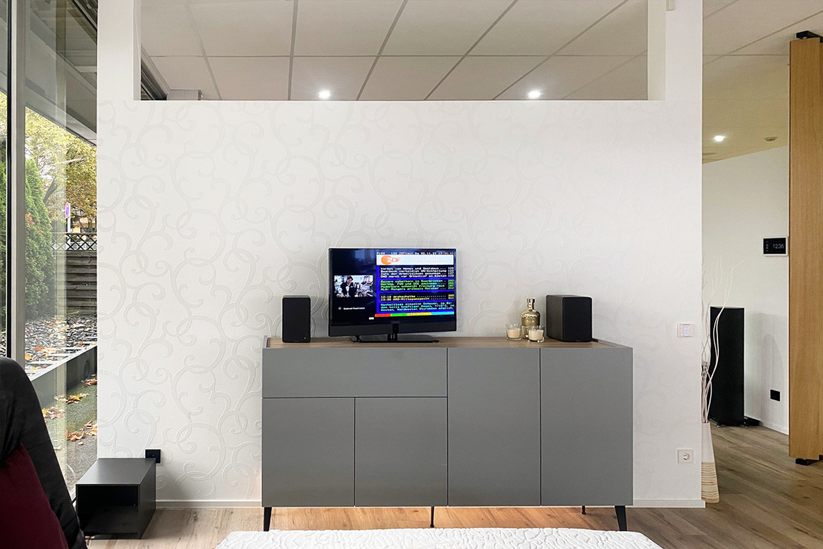 2023-11-BS-Eberwein-Heilbronn-POS-Innen-Spectral-TV-Moebel-3.jpg