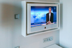 2015-04-22_Bauer-B_Hotel-Projekte_Loewe-TV-Installation_3.jpg