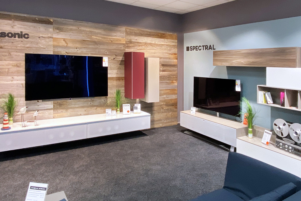 All-Electro-Karlsbad-POS-TV-Panasonic-spectral-TV-Moebel-5481.jpg