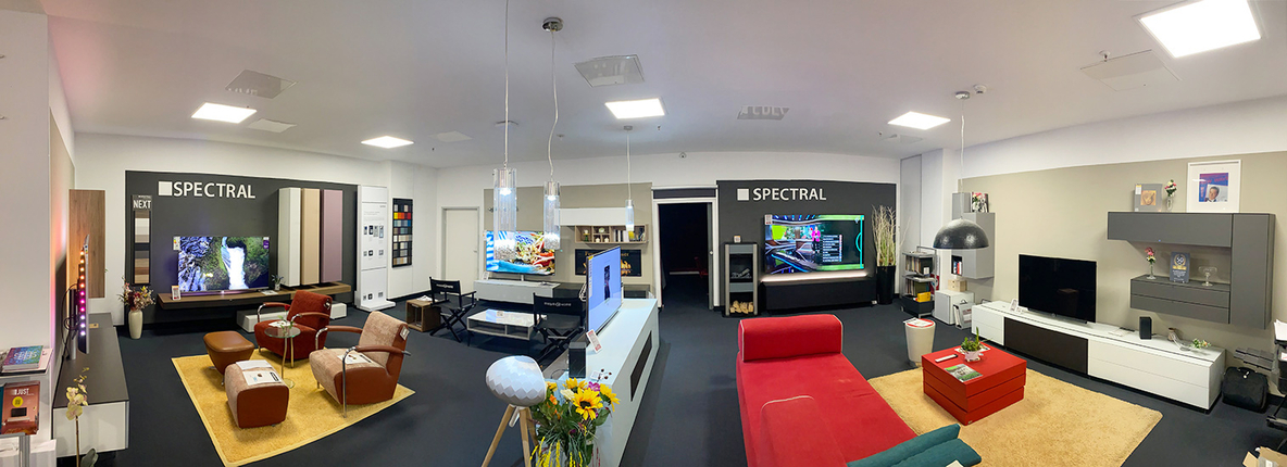 2022-03-BS-Wuntke-Berlin-POS-Innen-Panorama-I-Spectral-TV-Moebel.jpg