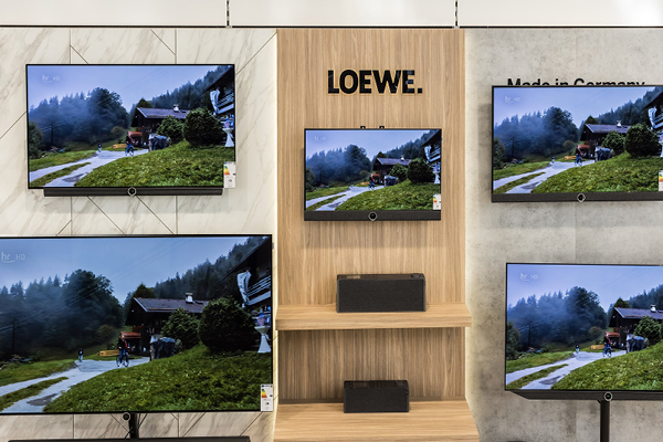 EURONICS Tonhaus Melodie Showroom: Loewe TV-Wand