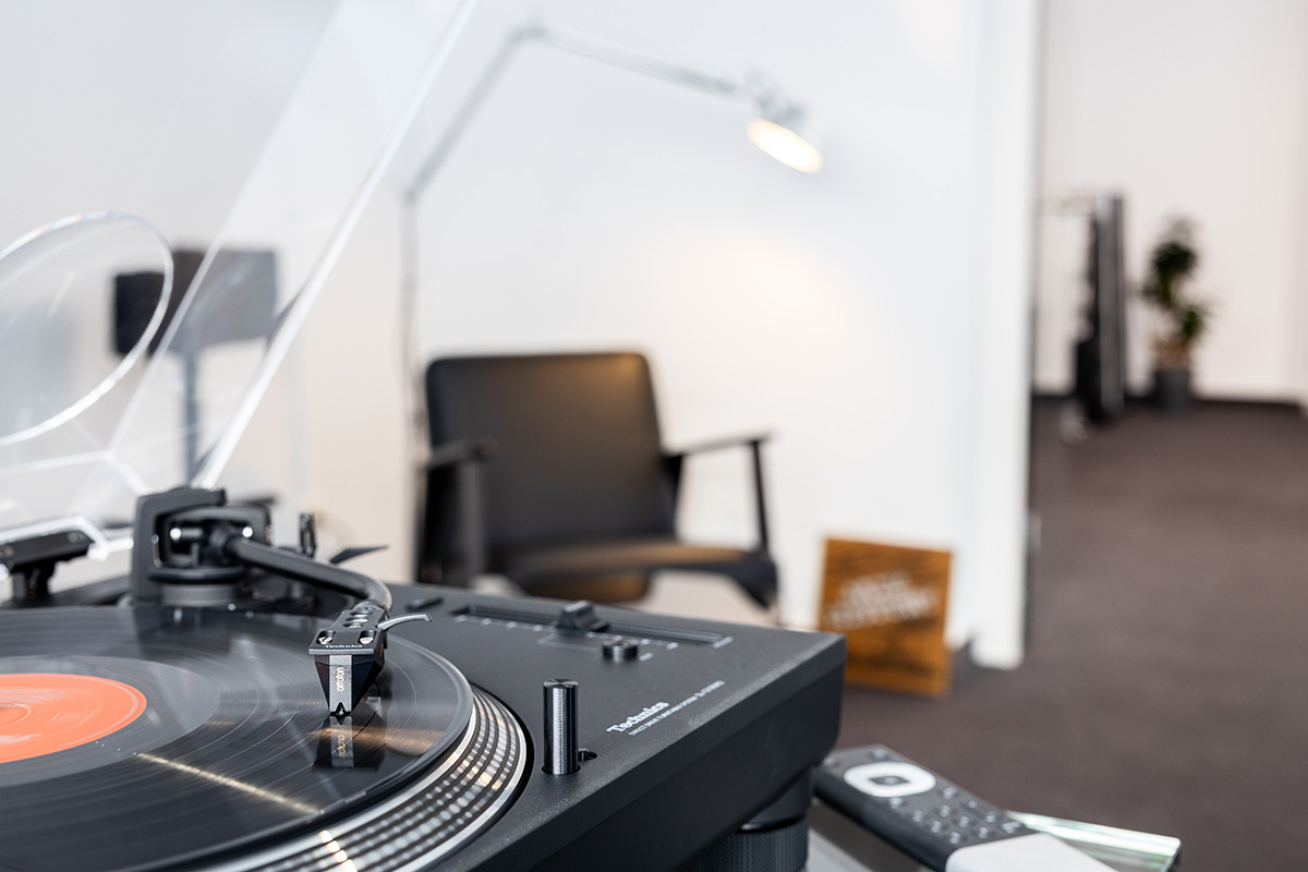 2024-10-BS-Reymer-Koeln-POS-HiFi-Plattenspieler.jpg