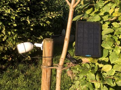 UEberwachungskamera_mit_Solar.jpg
