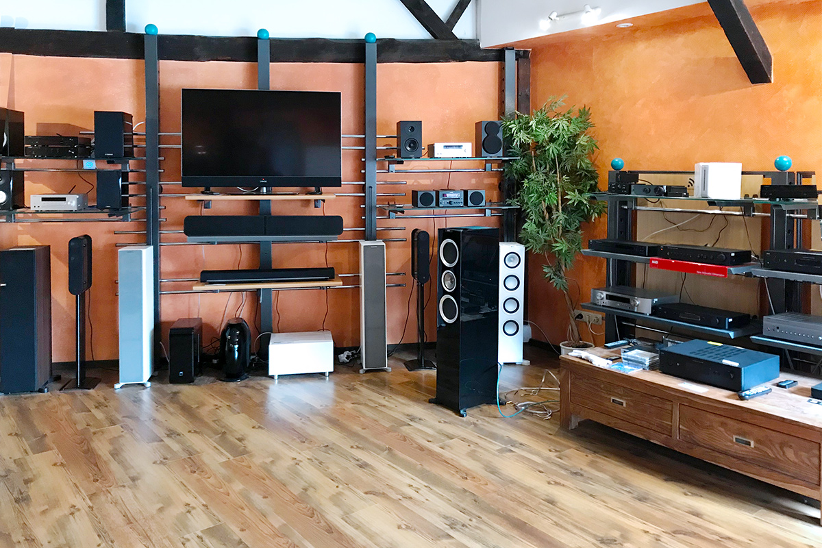 2021-10-Bellut-Buchholz-POS-innen-audio-hifi-kef-studio-2.jpg
