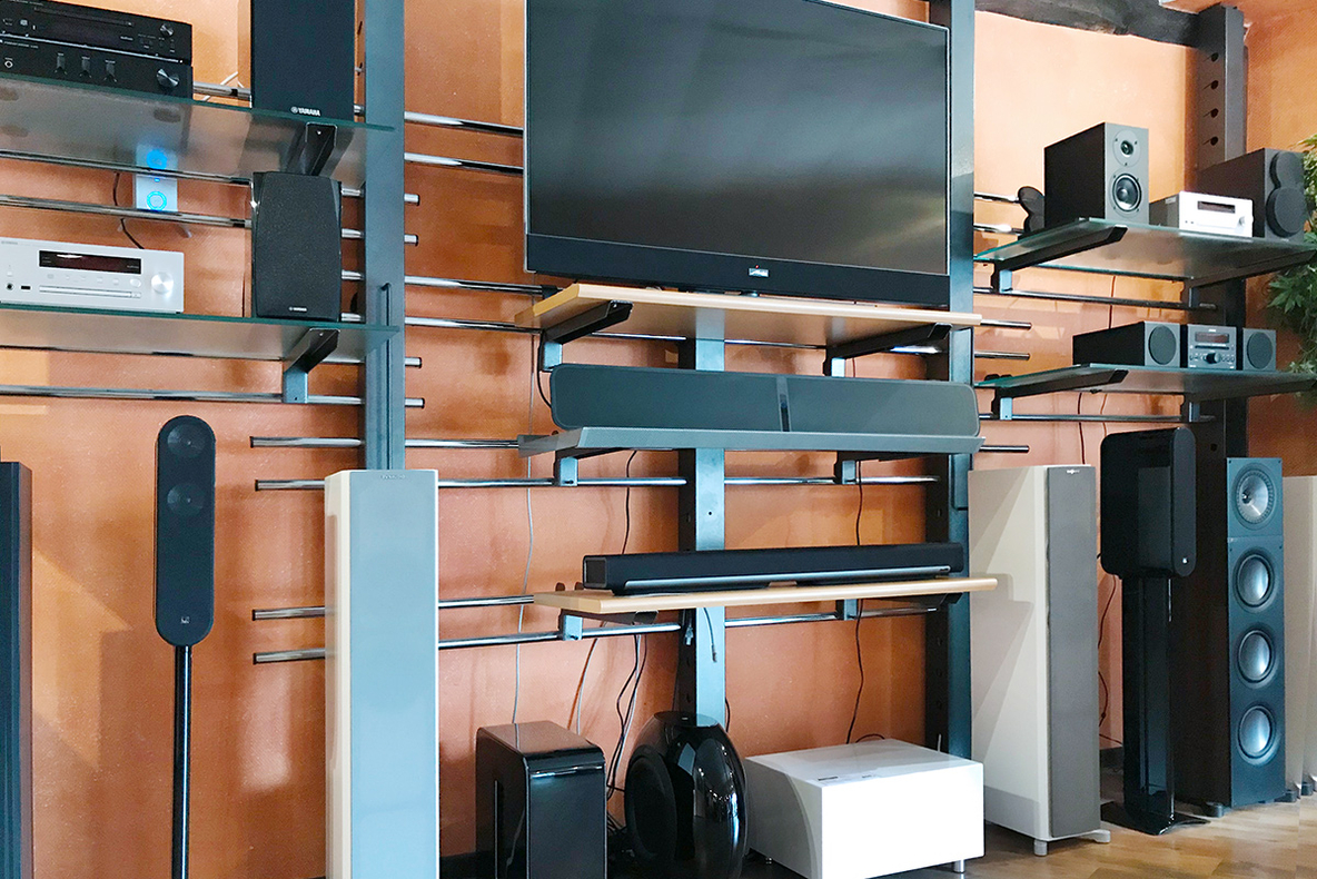 2021-10-Bellut-Buchholz-POS-innen-audio-tv-hifi-studio.jpg