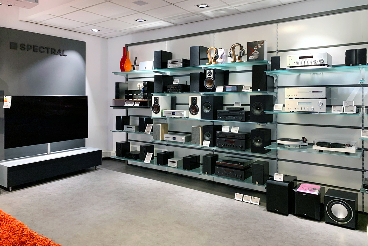 Kraus-Kempten-POS-TV-Moebel-Spectral-Hifi-2.jpg