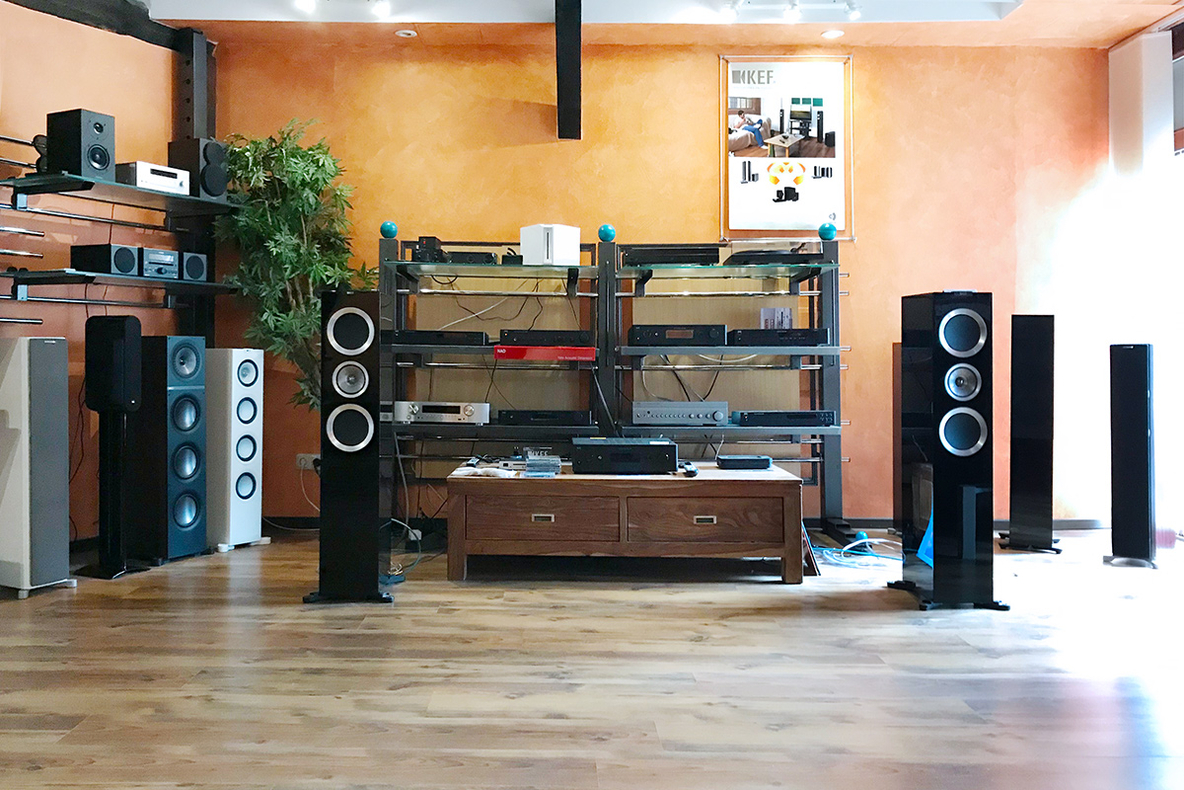 2021-10-Bellut-Buchholz-POS-innen-audio-hifi-kef-studio-1.jpg