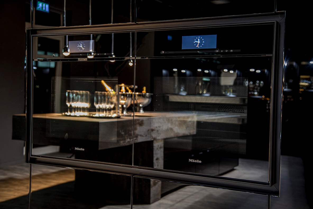 2017-Conrad-Ulm-Kueche-Warendorf-P3-Black-Glamour-Miele.jpg
