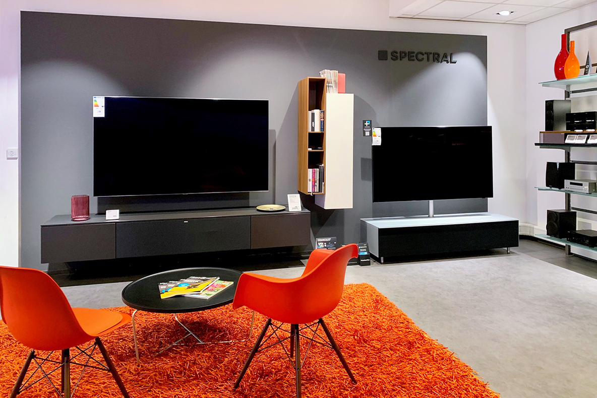 Kraus-Kempten-POS-TV-Moebel-Spectral-Hifi-1.jpg