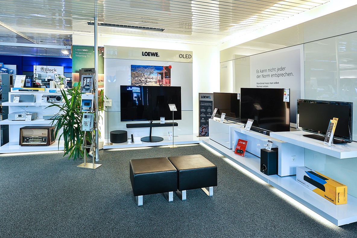 2022-03-Richter-Langenhagen-Loewe-OLED-TV.jpg