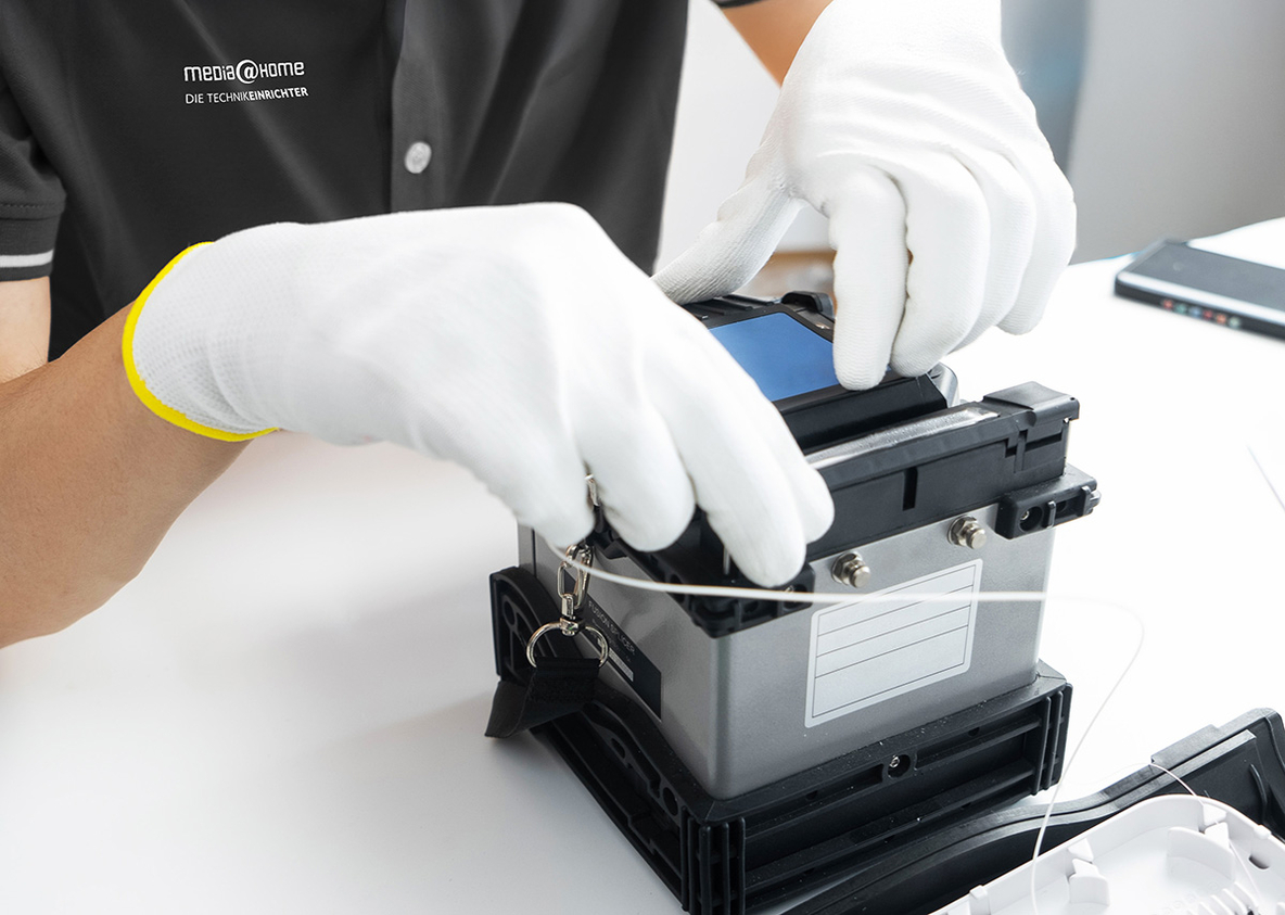 2025-06-Berater-3-Glasfaser-Inhouse-Verkabelung.jpg