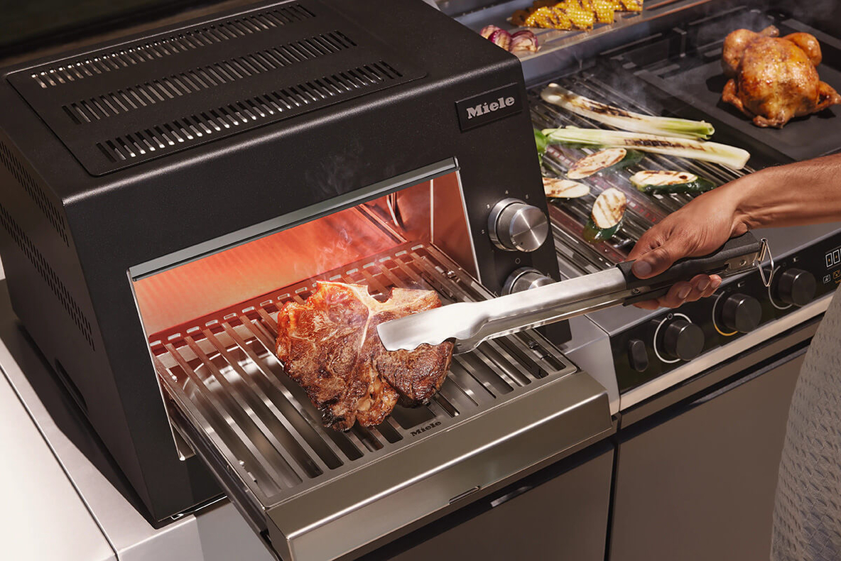 Miele-Dreams-Outdoor-Kueche-Oberhitzegrill-Sear-Pro.jpg
