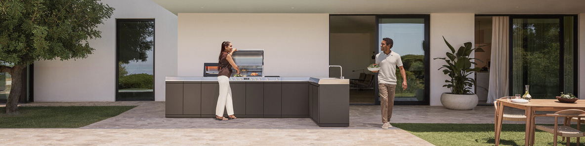 Miele-Dreams-Outdoor-Kueche-Paar.jpg