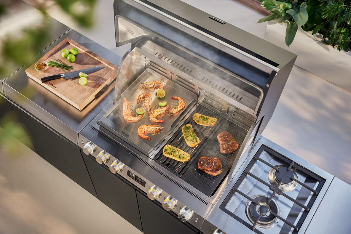 Miele-Dreams-Outdoor-Kueche-Grillflaeche-Fire-Pr-IQ.jpg