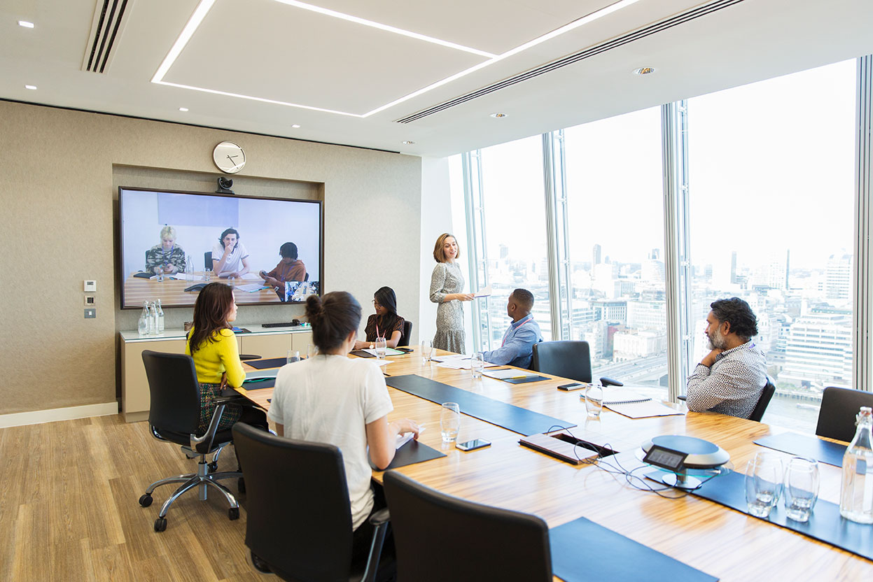 videokonferenz-arbeit-gettyimages-1365871108.jpg