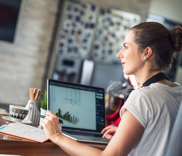euronics-digitalisierung-buero-arbeitsplatz-homeoffice-mobilesarbeiten-desksharing.jpg
