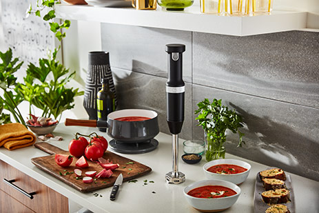 euronics_markenwelt_kitchenaid_cordless-aufgeraeumte-arbeitsflaechen.jpg