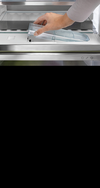 //image.euronics.de/fileadmin/medien/ZENTRALE/Markenwelt/Liebherr/Update_07-2024/Startseite/euronics-mw-liebherr-startseite-kacheln_versprechen_ersatzteil.jpg