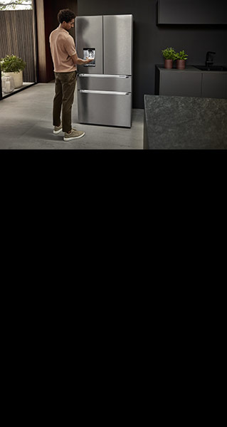 //image.euronics.de/fileadmin/medien/ZENTRALE/Markenwelt/Liebherr/Update_2026/euronics-mw-liebherr-hintergrundtext-frenchdoor-water-ice.jpg