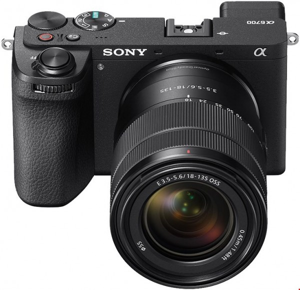 Alpha 6700 Kit (E 18-135mm F3.5-5.6 OSS) Digitale Systemkamera schwarz
